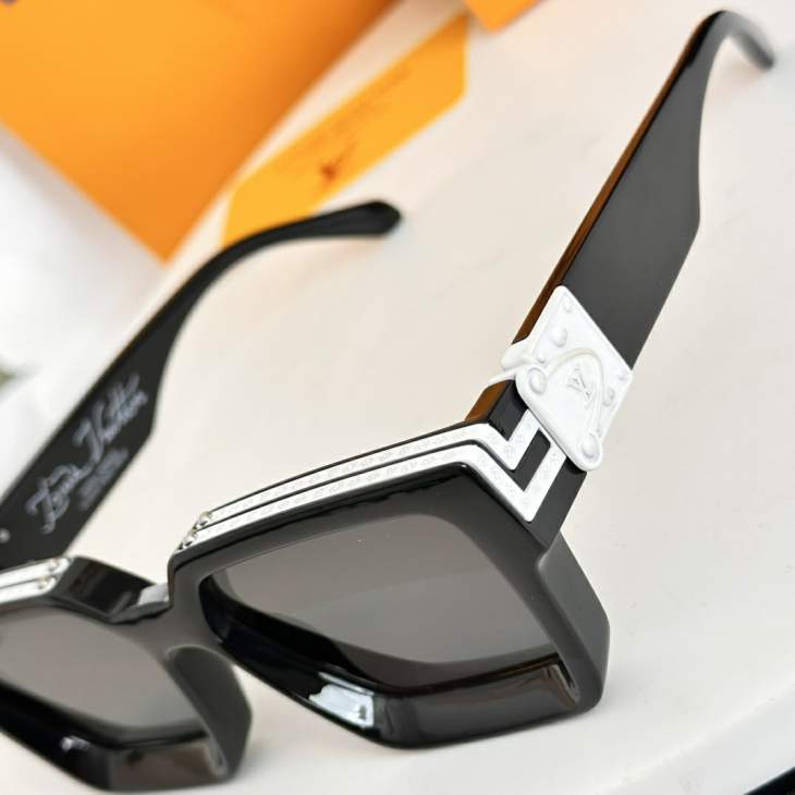 Picture of Louis Vuitton Sunglasses _SKUfw76721192fw